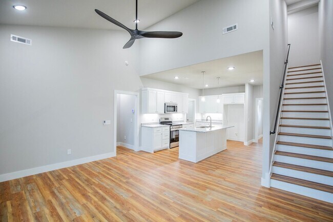 Building Photo - ***905 Seaborn***