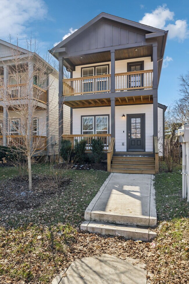 Building Photo - Grandeur in Germantown!