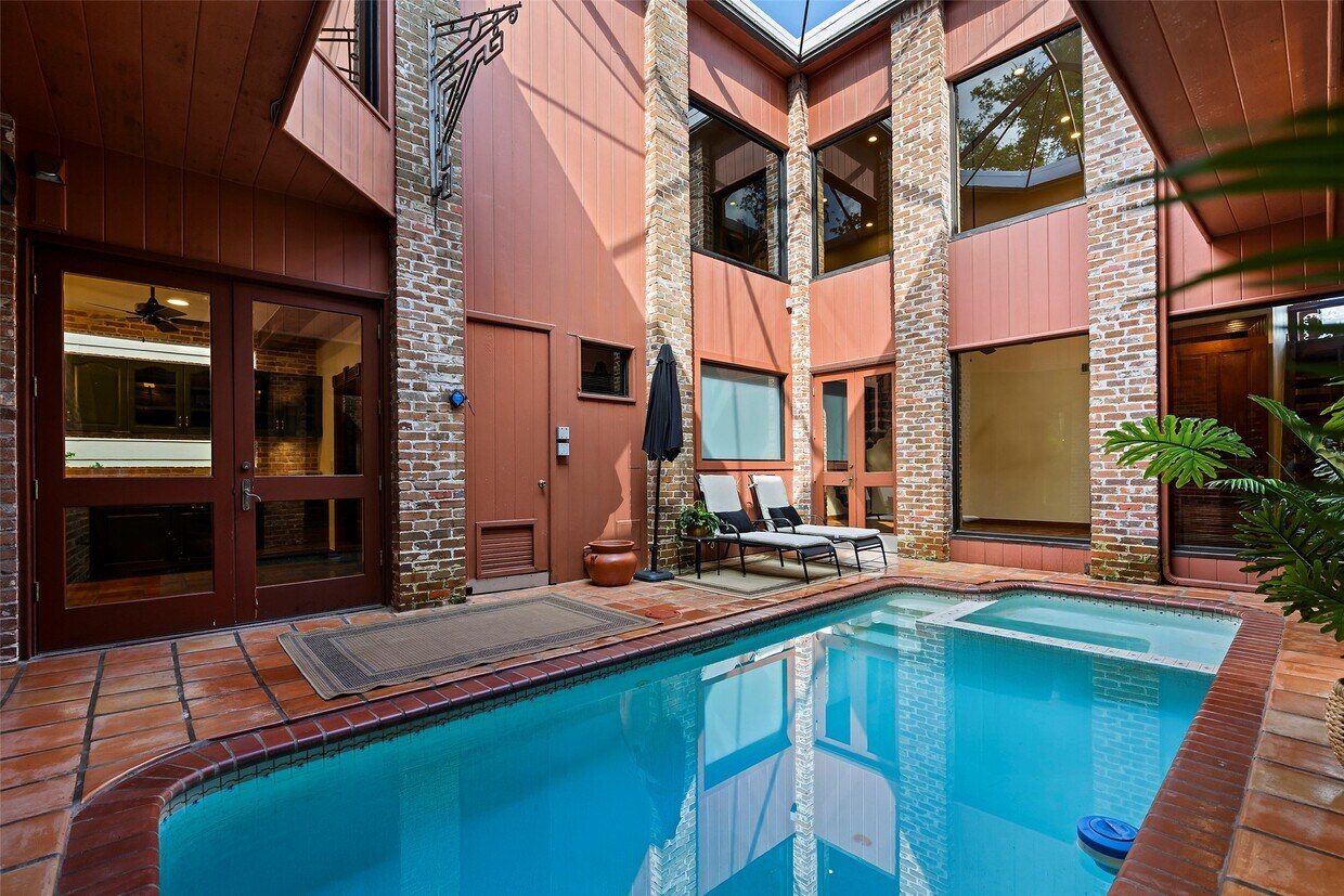 Foto principal - 9611 Bayou Brook St