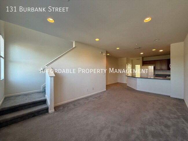 Foto del edificio - 131 Burbank St