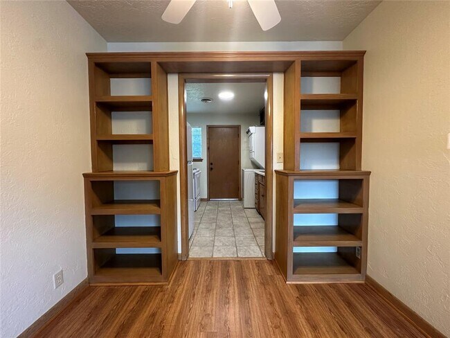 Foto del edificio - 2023 Delaware Ln