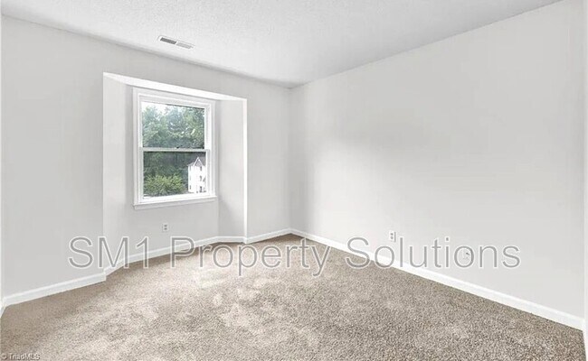 Building Photo - 2328 W Vandalia Rd