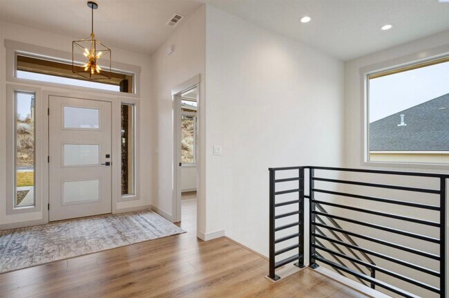 Foto del edificio - Luxury New Construction Five Bedroom Three...