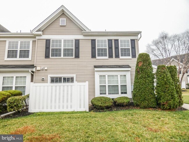 Foto del edificio - 2105 Lexington Mews