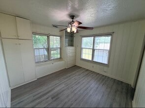 Building Photo - 212 W Hunnicutt Ave