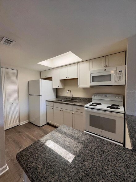 Foto del edificio - 112 7th St S