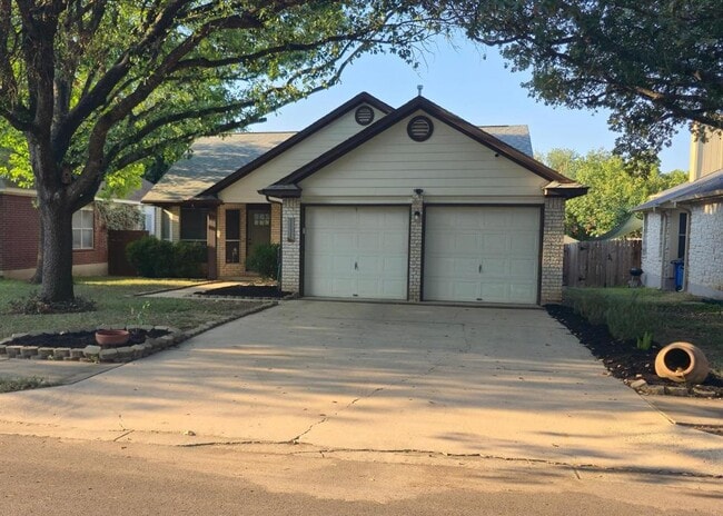 Building Photo - 1111 Blue Fox Dr