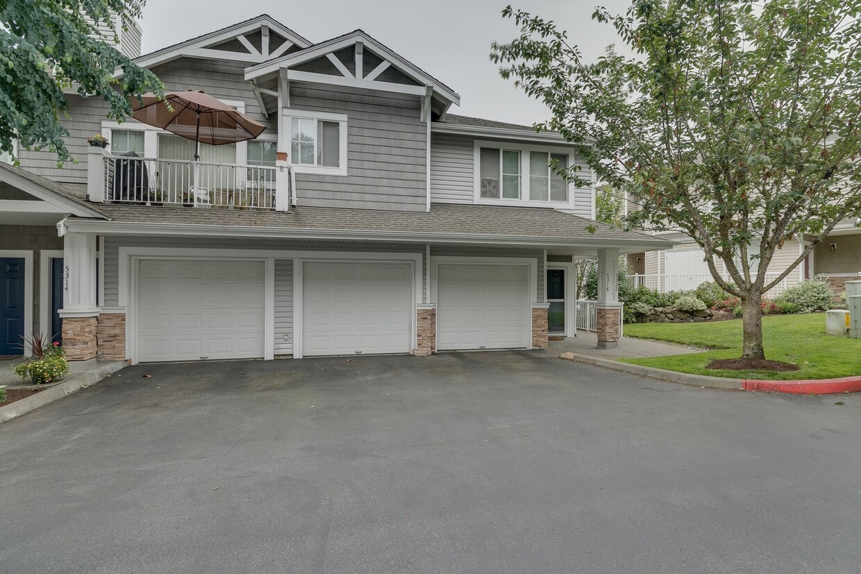 Primary Photo - 2 bedroom condo available in the heart of ...
