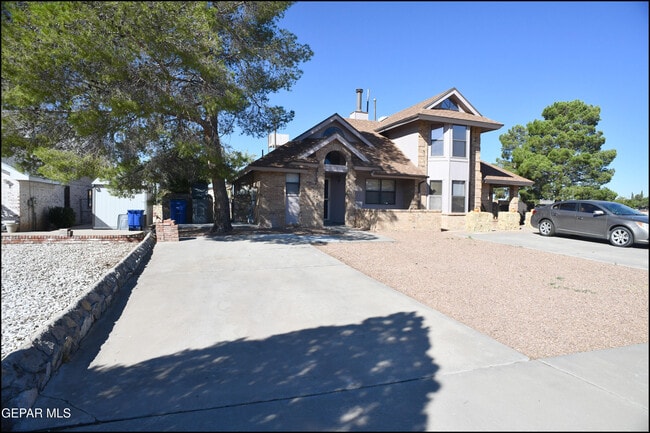 Building Photo - 813 Knorr Pl