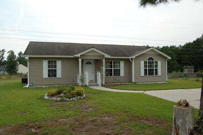 Foto del edificio - Nice 3 bedroom/2 bath home in quiet neighb...