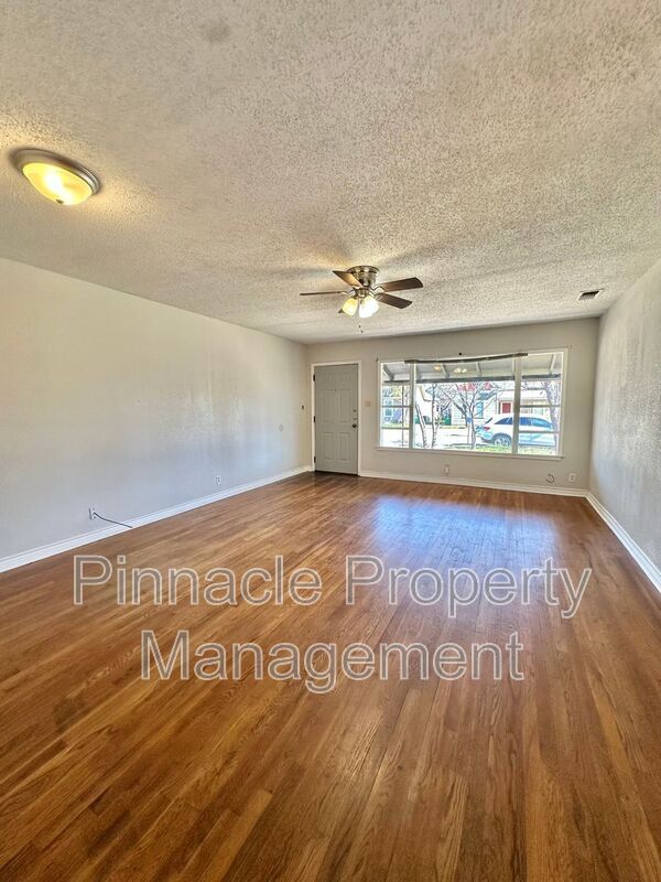 Building Photo - 1521 Kenwood Dr