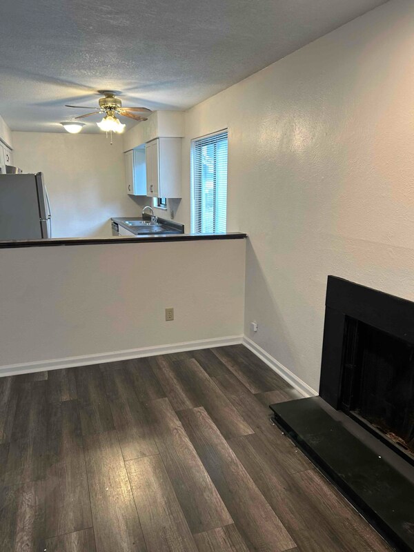 Foto del edificio - 5806 Ryewyck Dr