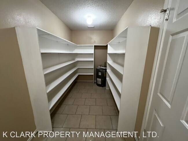 Building Photo - 4 br, 2.5 bath House - 7714 RED RIVER BAY