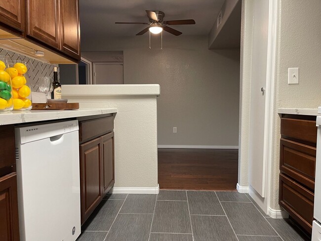 Building Photo - 1st-Floor 1-Bedroom Condo!