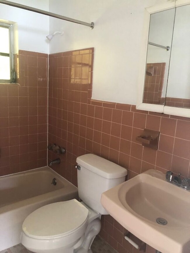 Foto del edificio - 3 Bed 2 full Bathroom Home Pet Friendly Se...