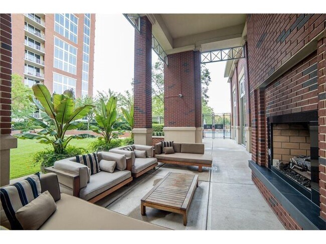 Building Photo - 1820 Peachtree Rd NW