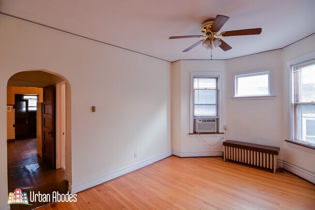 Building Photo - 3821 N Damen Ave
