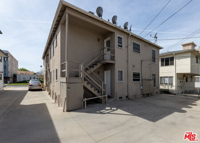 Building Photo - 8537 Cashio St