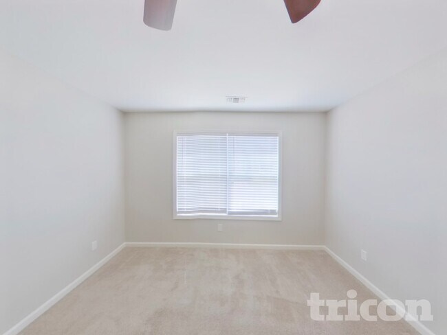 Building Photo - 18 Driftwood Ave