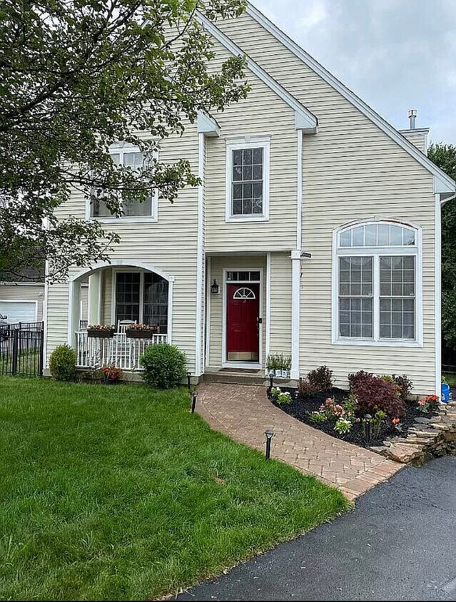 12 Waverly Ct, Woodbury, NY 10930 House Rental in Woodbury, NY