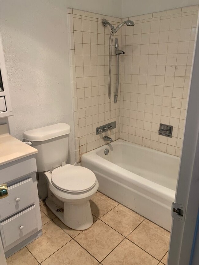 Photo - 679 Edgeglen Dr House