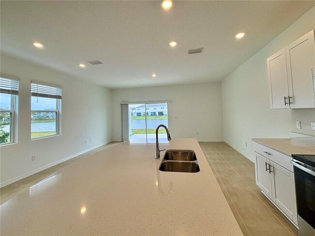 Foto del edificio - 16532 Bergamo Pl