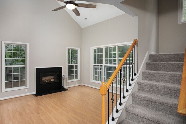 Building Photo - Charming 3 bed, 2.5 bath with wood burning...