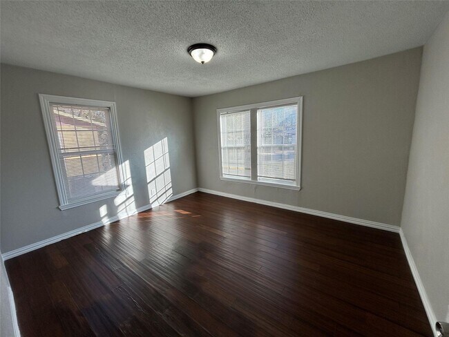 Foto del edificio - 5409 Vesta Farley Rd