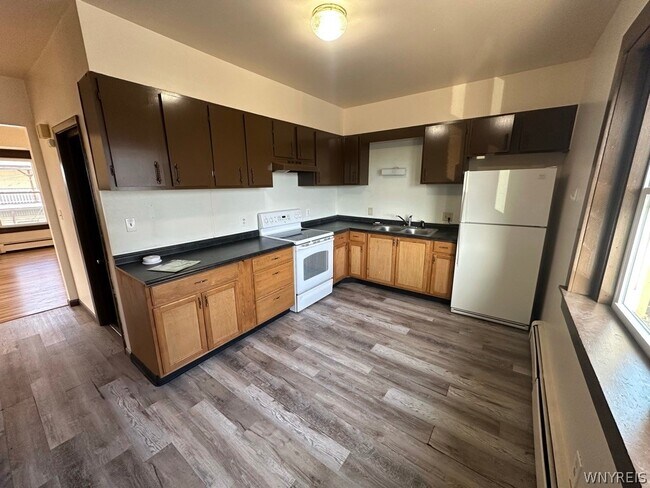Foto del edificio - 654 Hertel Ave