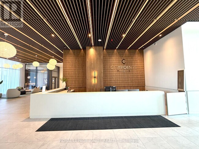 Building Photo - 15 Skyridge Dr