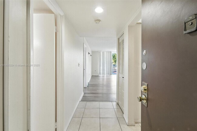 Foto del edificio - 496 NW 165th St