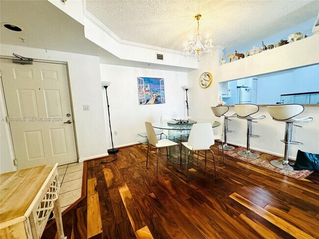 Foto del edificio - 17150 N Bay Rd