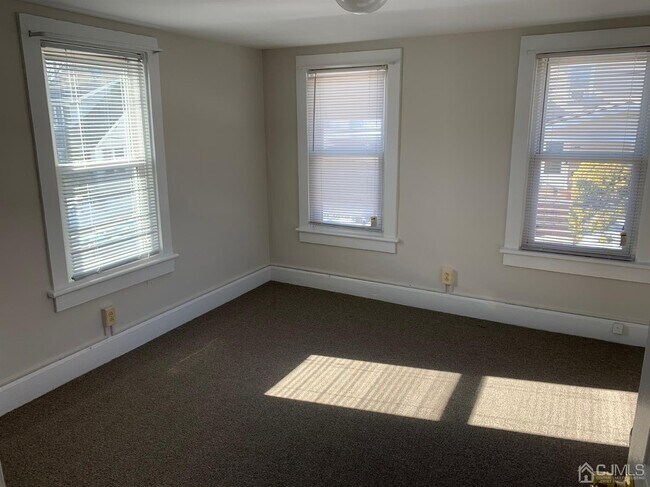 Building Photo - 63 Roosevelt St