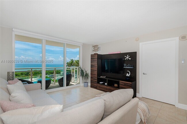 Foto del edificio - 6917 Collins Ave
