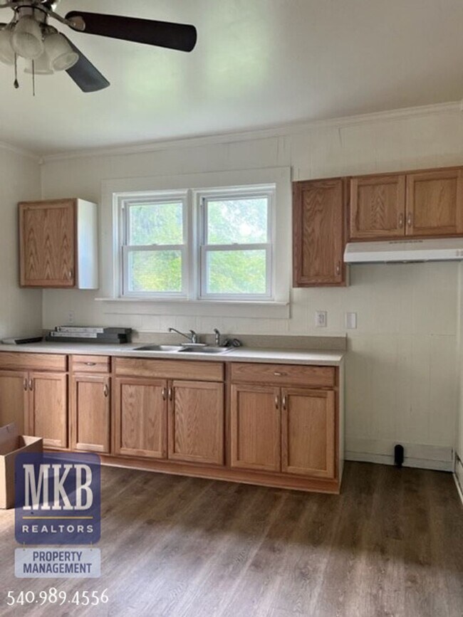 Foto del edificio - 501 Rutherford Ave NW