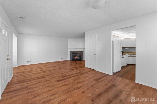 Building Photo - 194 Darwin Ln