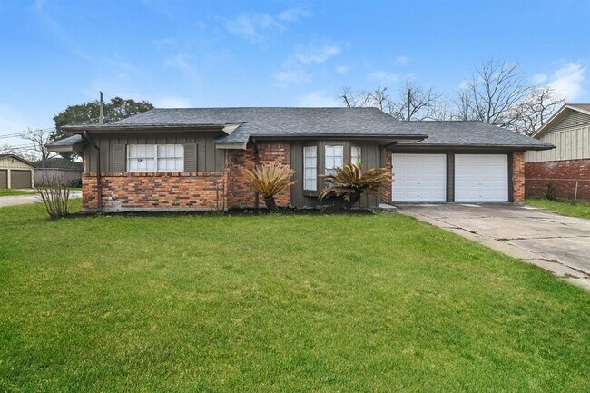 Foto del edificio - 4303 Trail Lake Dr