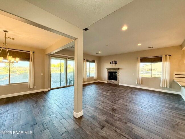 Foto del edificio - 220 Mackenze Rose Dr