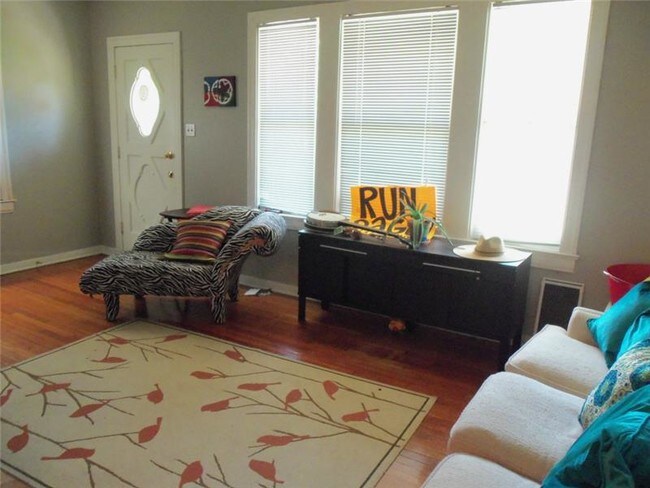 Building Photo - 2415 S 5th St