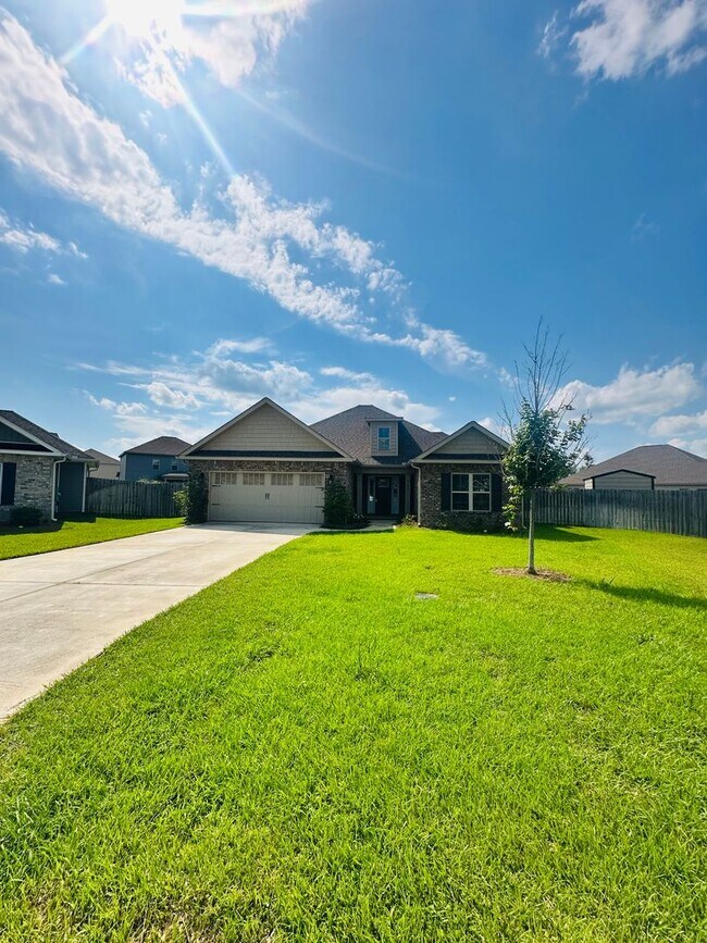 Building Photo - Full Brick 4 bedroom - Great location