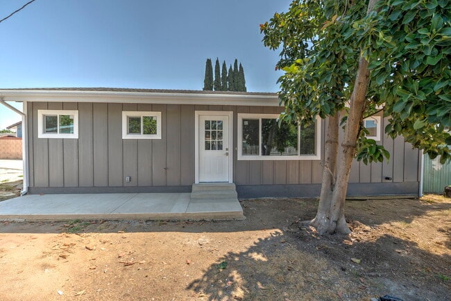 Building Photo - 120 E Rose Ave