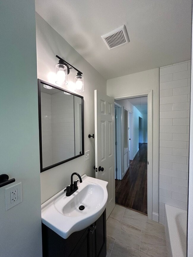 Building Photo - 3761 Avera Ave