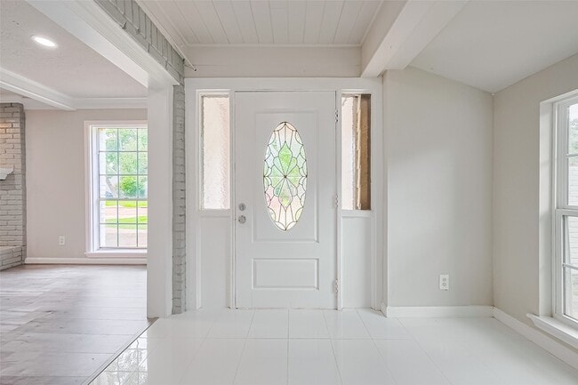 Building Photo - 10815 Creektree Dr