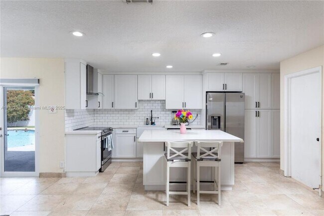 Foto del edificio - 3 bedroom in Pembroke Pines FL 33026