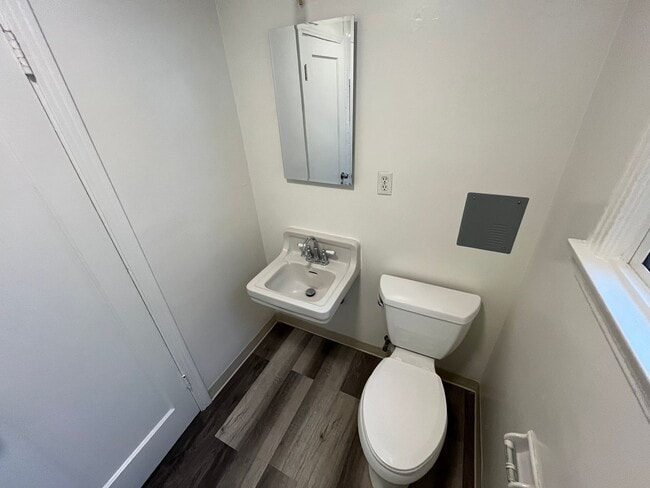 Building Photo - 408 W El Camino St