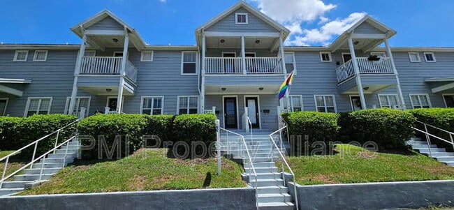Building Photo - 945 N Fern Creek Ave