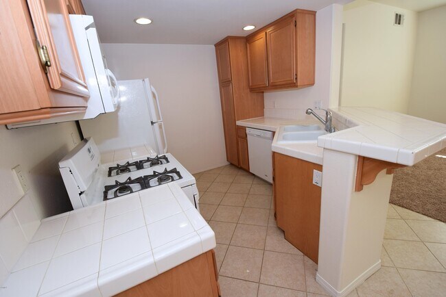 Building Photo - 259 Riverdale Ct