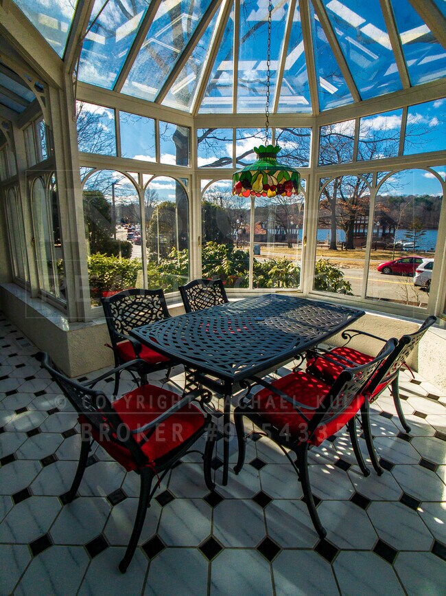 Foto del edificio - 61 Pond St