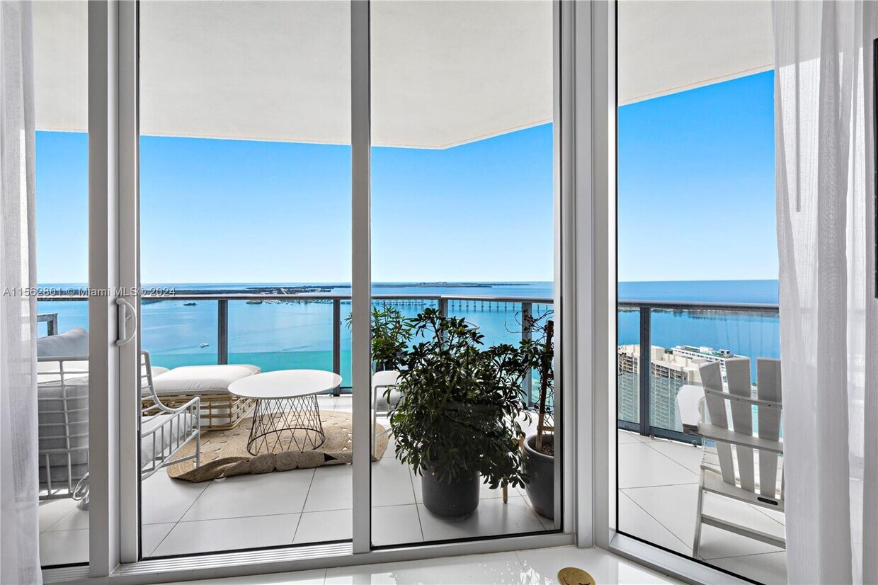 1300 Brickell Bay Dr Unit 3302, Miami, FL 33131 Condo for Rent in