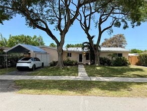 Building Photo - 9340 Jamaica Dr